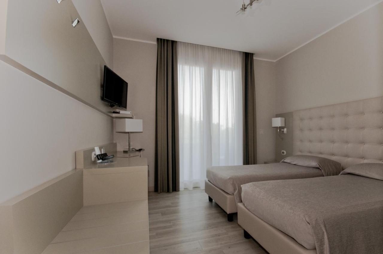 Hotel San Francesco Borgomanero Quarto foto